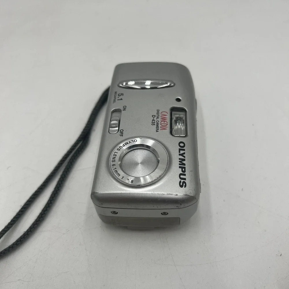 Vintage Olympus Camedia D-435 Digital Camera 5.1 MP 4x Zoom Silver Compact Parts